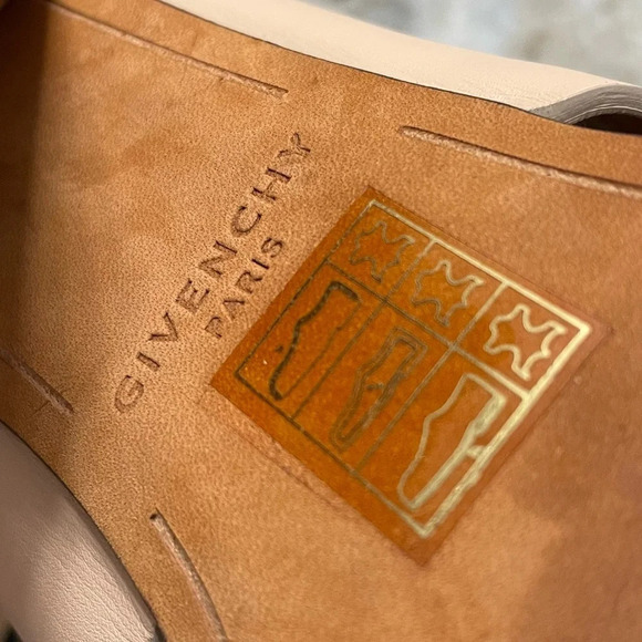 Givenchy Sara Chunky Ankle-Wrap Sandal - Picture 14 of 15